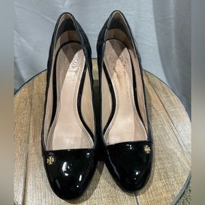 Tory Burch Black Patent Quilt Wedge Pumps Size 8.5